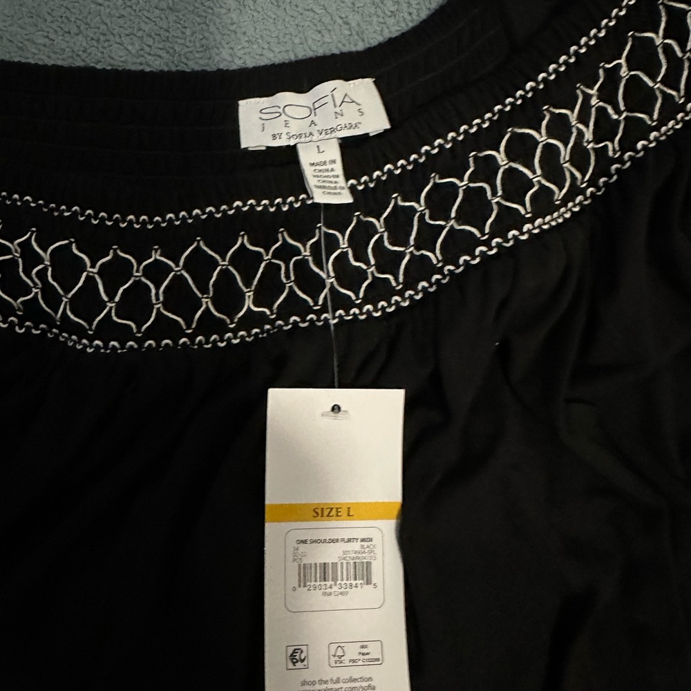 Dress - Picture 6 of 7